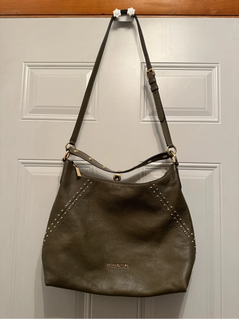 Michael Kors Aria Green Studded pebbled leather shoulder Hobo Bag Gold Hardware